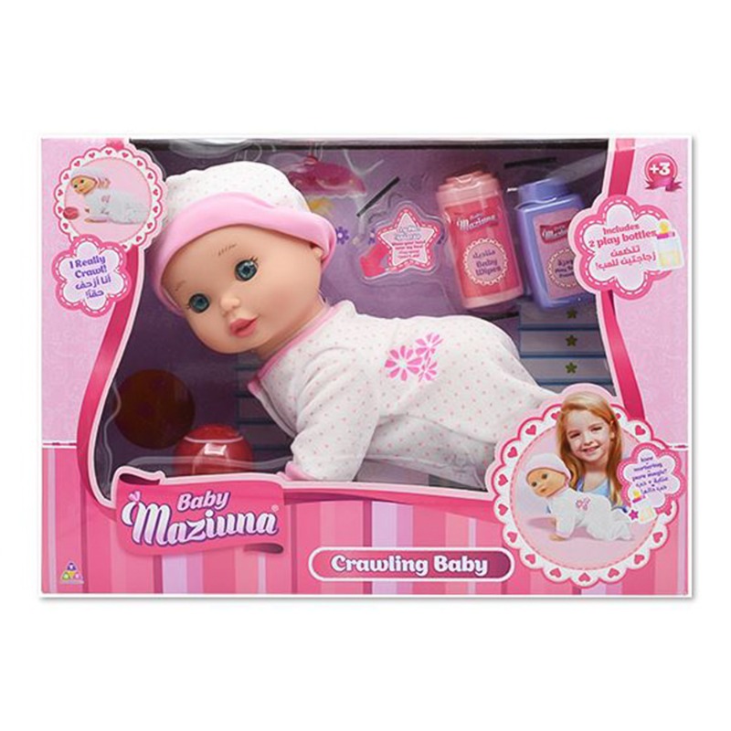 الدمية مزيونة تزحف وتلعب بالكرة