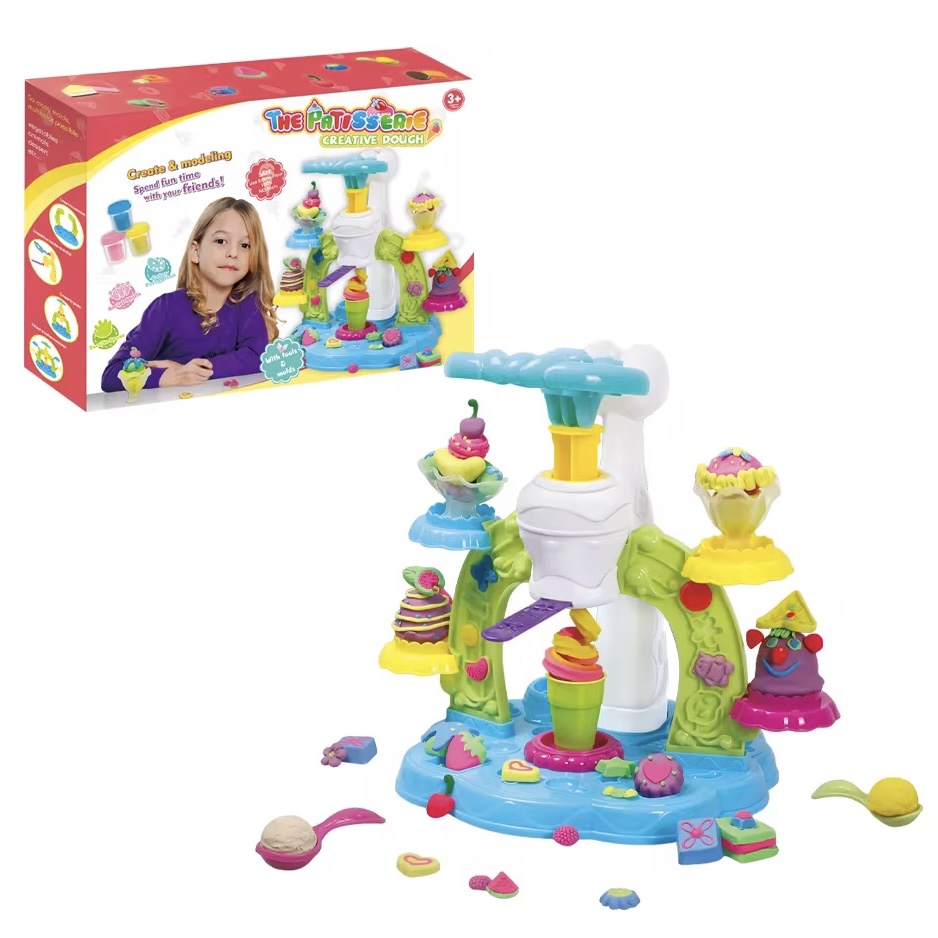 طين مع قوالب الايس كريم