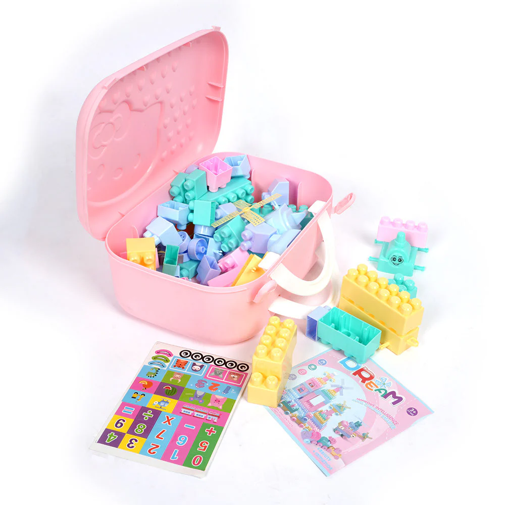 مكعبات بلاستيكية وألعاب بناء نموذجية