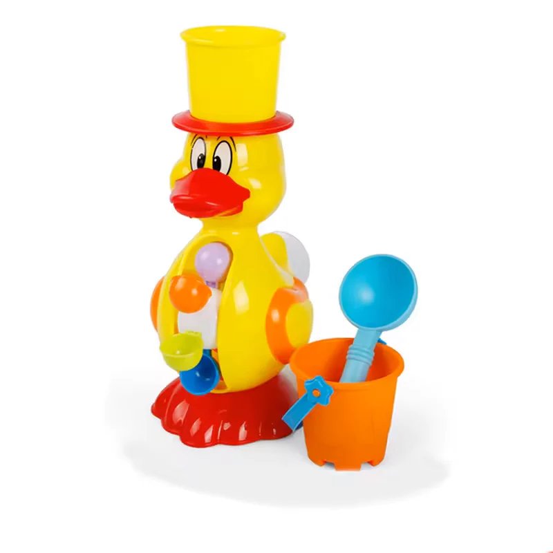 ألعاب رملية للأطفال على شاطئ البحر