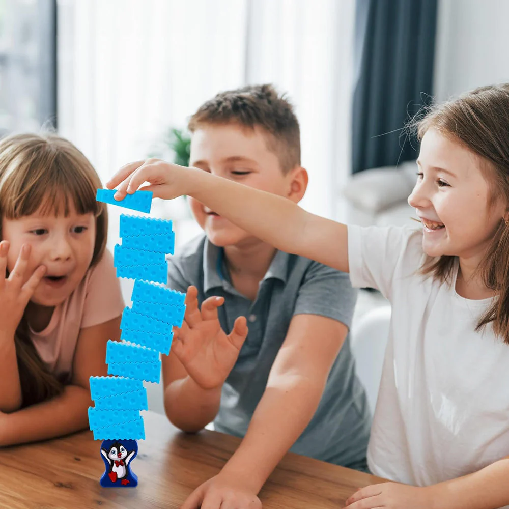 لعبة تكديس قطع الجليد لموازنة البطريق