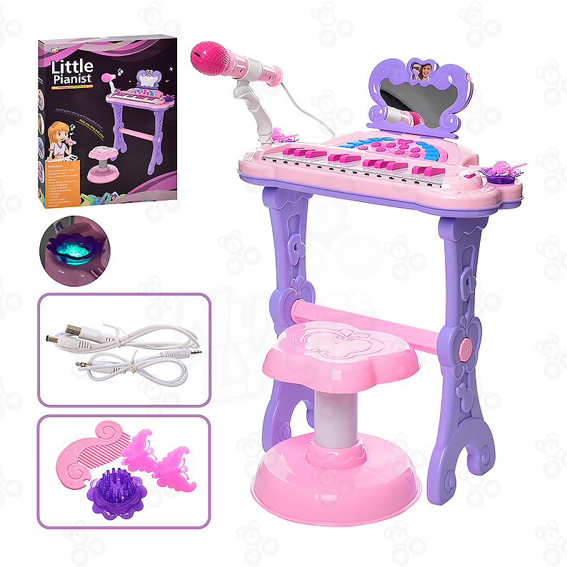 طاولة البيانو مع مايك